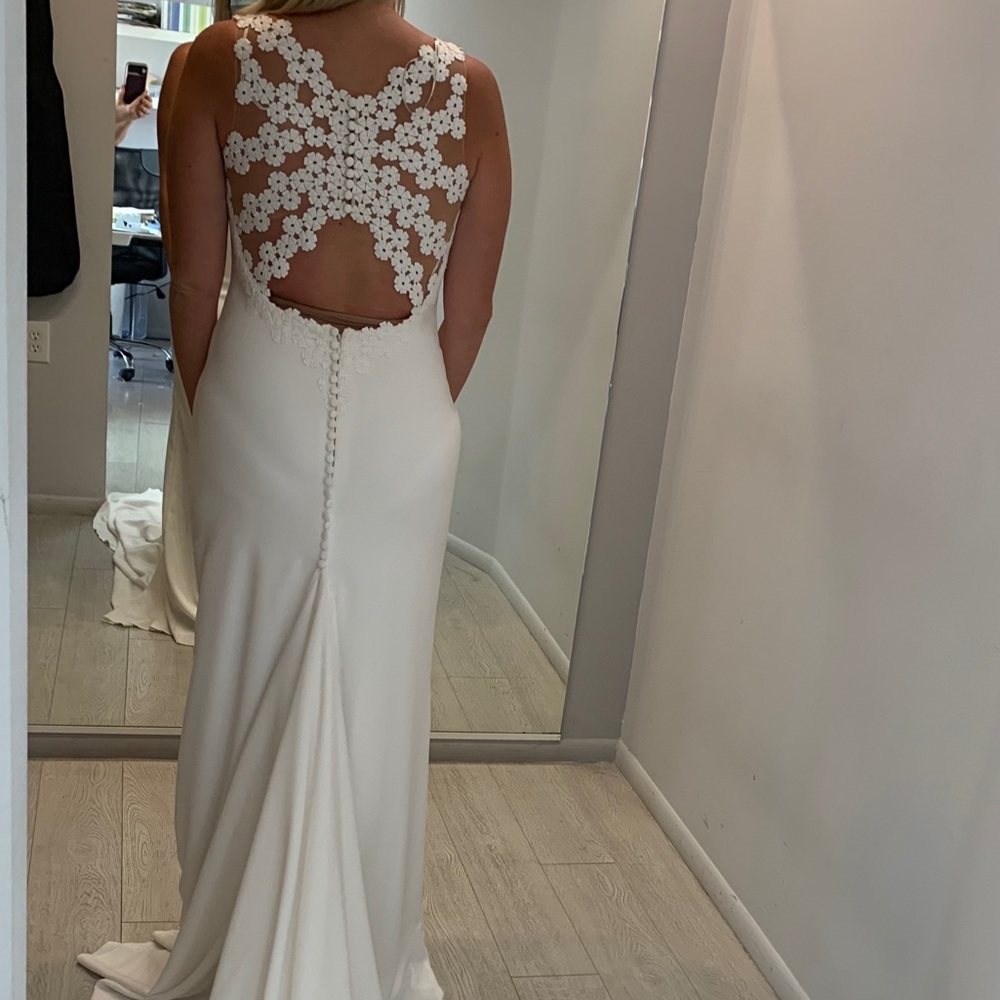 Pronovias Manon Wedding Dress Size 12 – Floral Back, V-Neck, Train - Picture 7 of 16